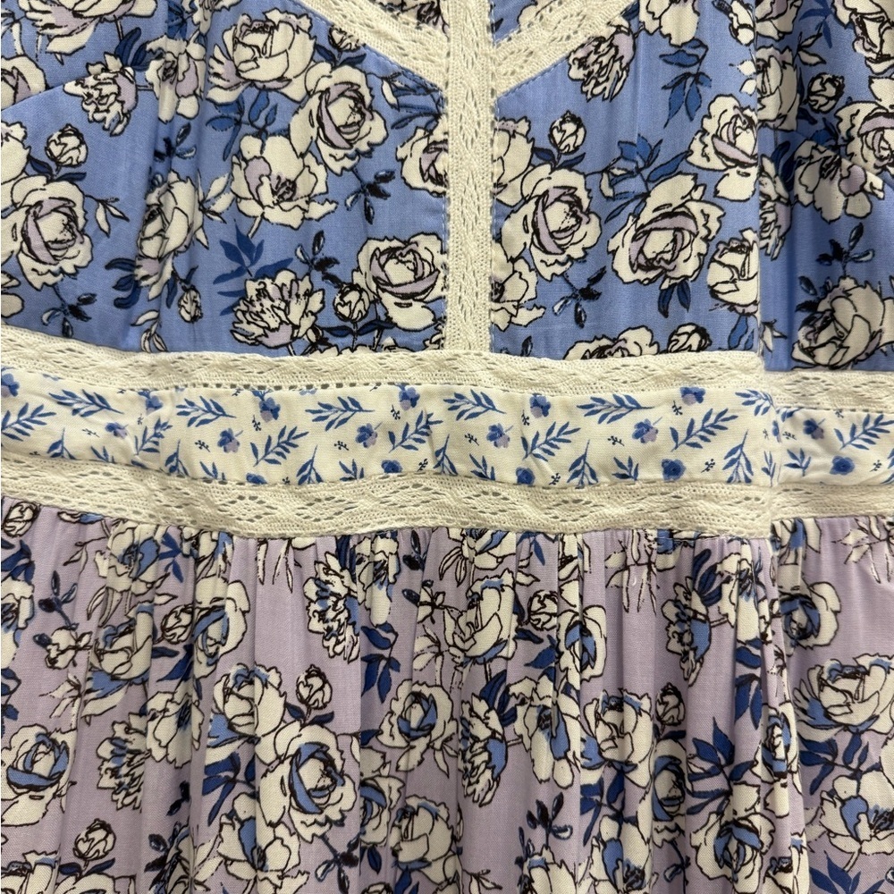 Floral Dress with Lace Detail - Picture 5 of 8